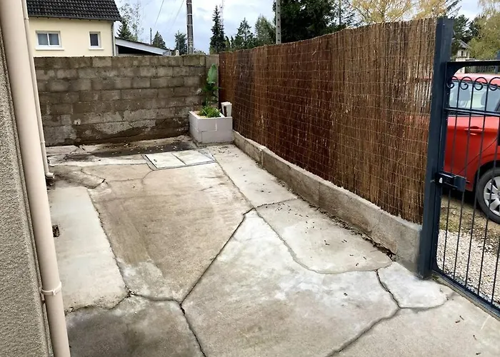 Jolie Maison Avec Courette