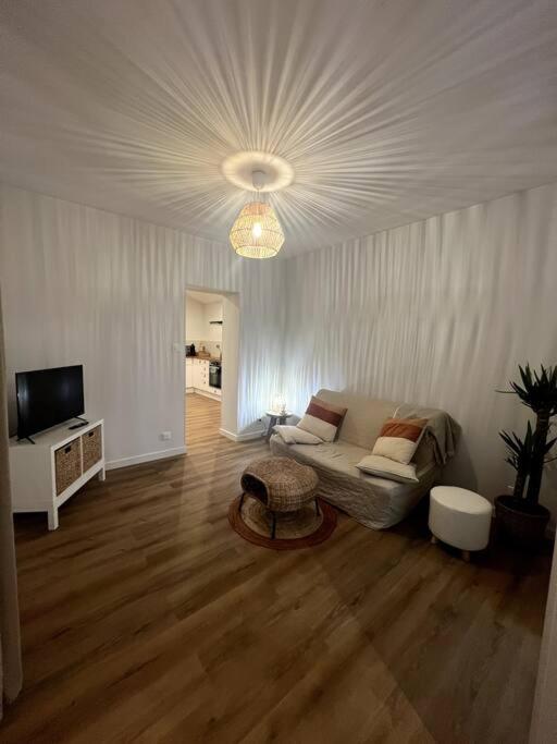 Jolie Maison Avec Courette